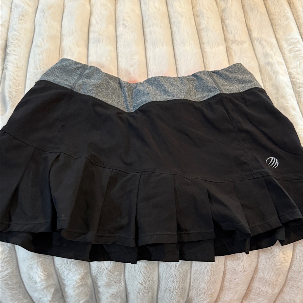 MPG Black and Gray active wear skirt